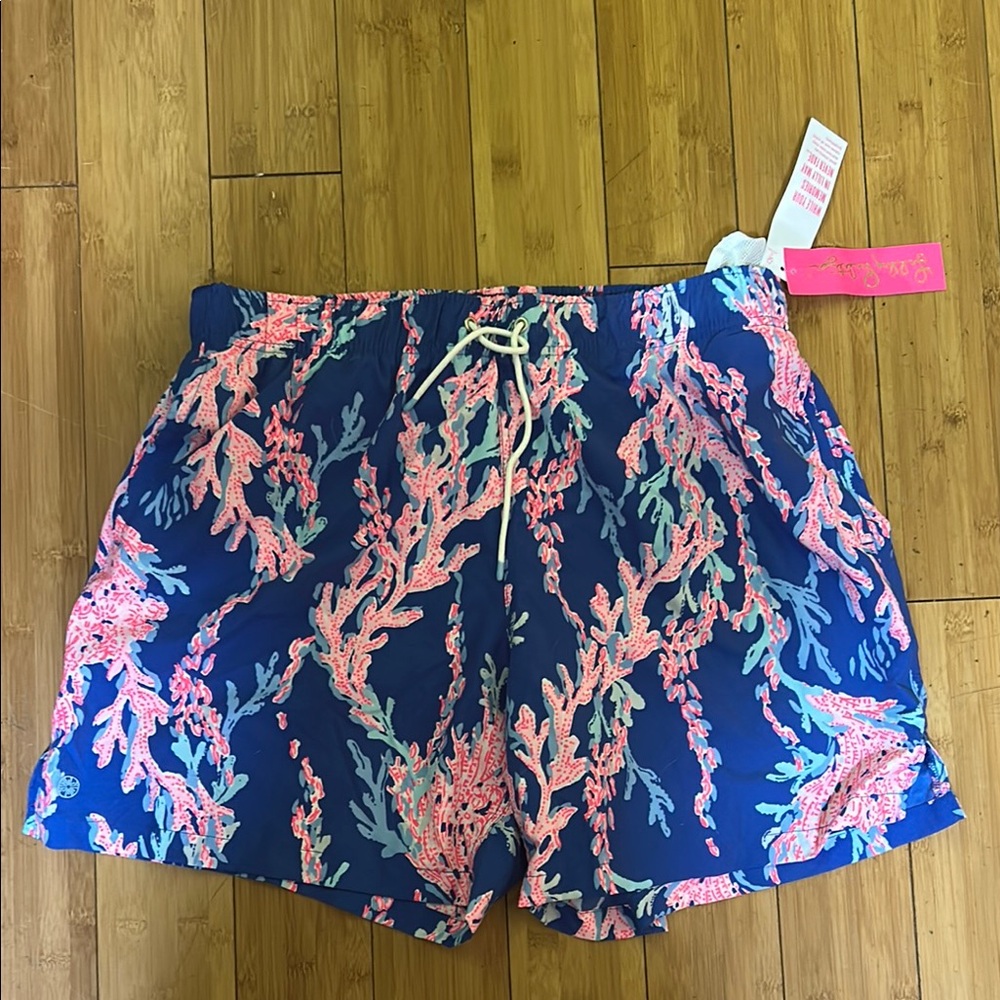 NWT Lilly Pulitzer Men’s “swim on over” capri trunks L